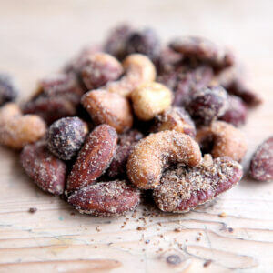 SPICED SMOKED NUTS<br>The Classic Pub Snack [200g]